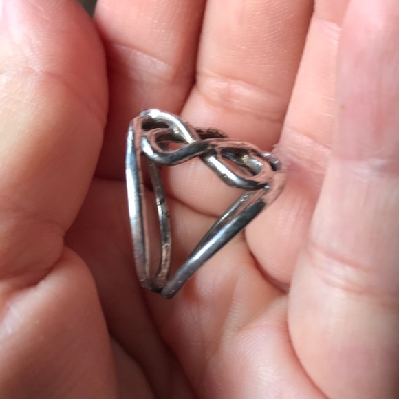 Silver ring - Picture 3 of 5